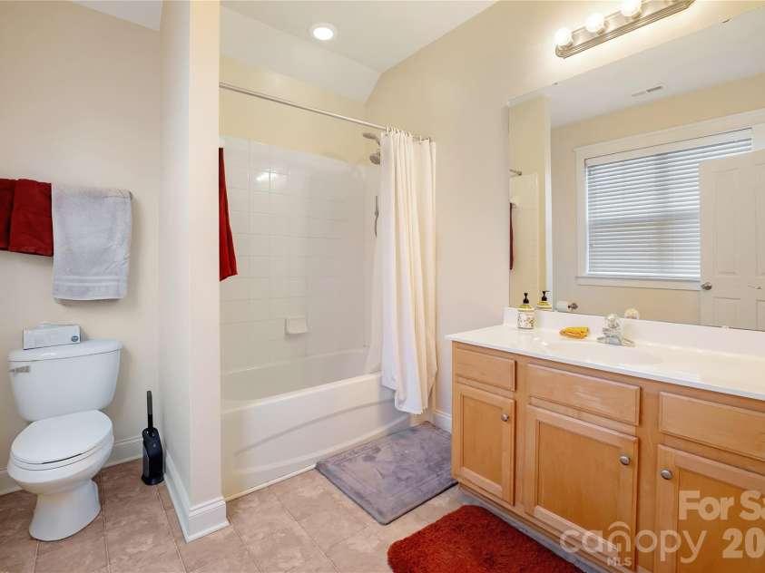 172 Water Oak Drive, Mooresville, NC 28117.  MLS# CAR4335397, YatesRealty ID 18267. 