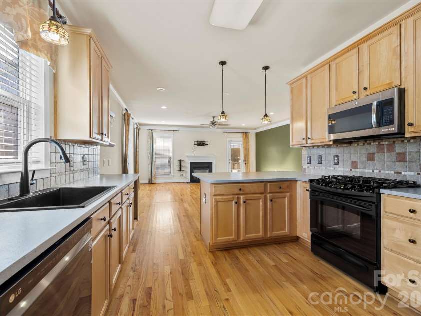 172 Water Oak Drive, Mooresville, NC 28117.  MLS# CAR4335397, YatesRealty ID 18267. 