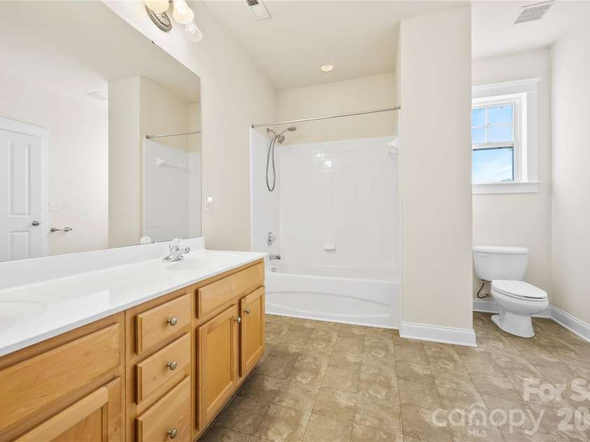 172 Water Oak Drive, Mooresville, NC 28117.  MLS# CAR4335397, YatesRealty ID 18267. 