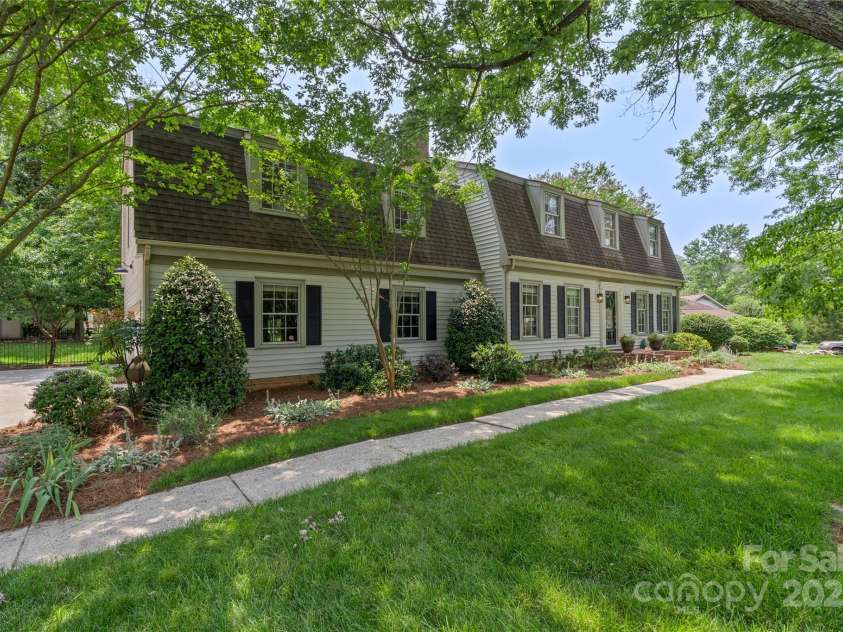 7213 Lancer Drive, Charlotte, NC 28226.  MLS# CAR4267135, YatesRealty ID 18268. 
