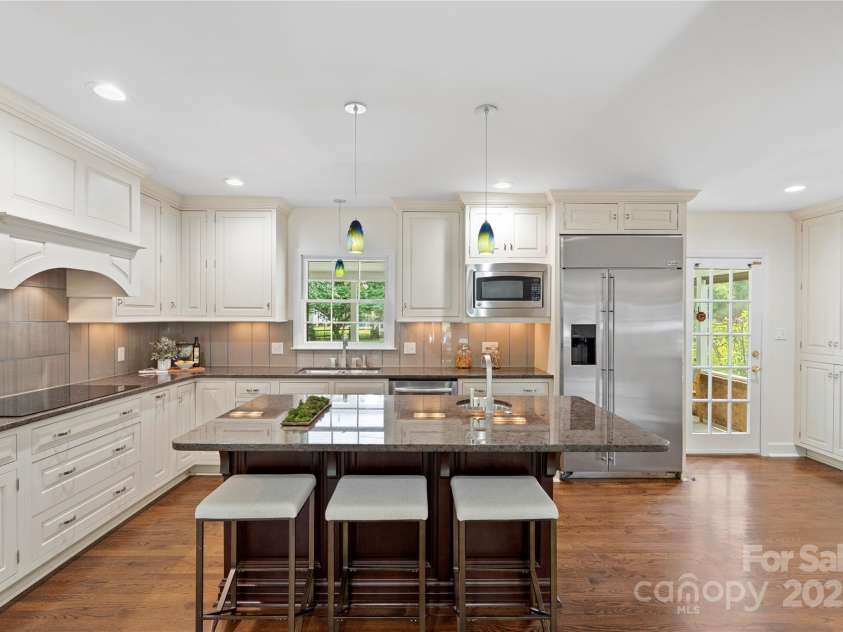 7213 Lancer Drive, Charlotte, NC 28226.  MLS# CAR4267135, YatesRealty ID 18268. 