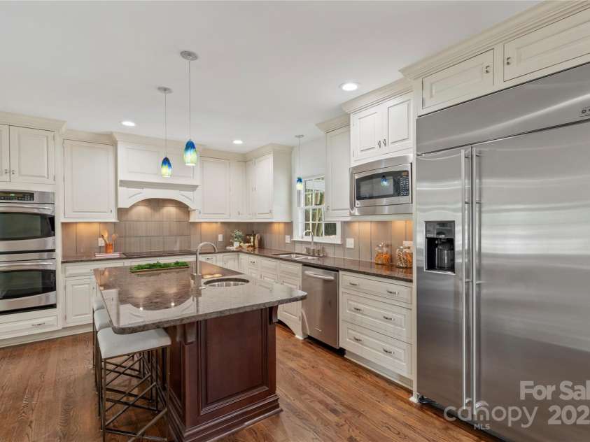 7213 Lancer Drive, Charlotte, NC 28226.  MLS# CAR4267135, YatesRealty ID 18268. 