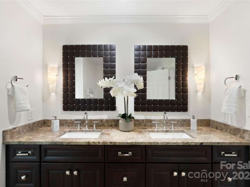 7213 Lancer Drive, Charlotte, NC 28226.  MLS# CAR4267135, YatesRealty ID 18268. 
