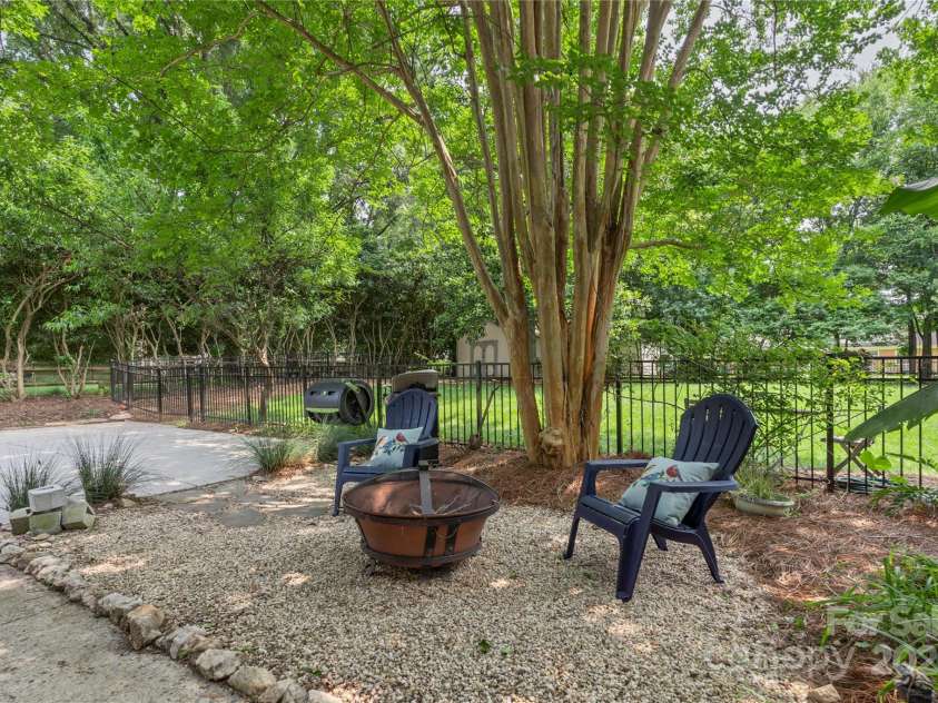 7213 Lancer Drive, Charlotte, NC 28226.  MLS# CAR4267135, YatesRealty ID 18268. 