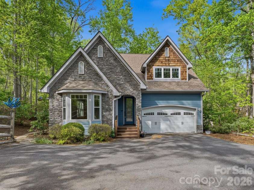 17 Bohemian Lane, Asheville, NC 28805.  MLS# CAR4374681, YatesRealty ID 18270. Spacious Home with Detached Studio