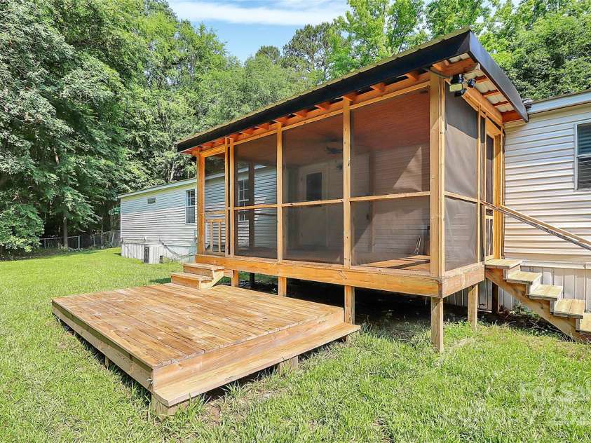 1310 Glasscock Road, Rock Hill, SC 29730.  MLS# CAR4266644, YatesRealty ID 18271. Screen in Deck/Deck