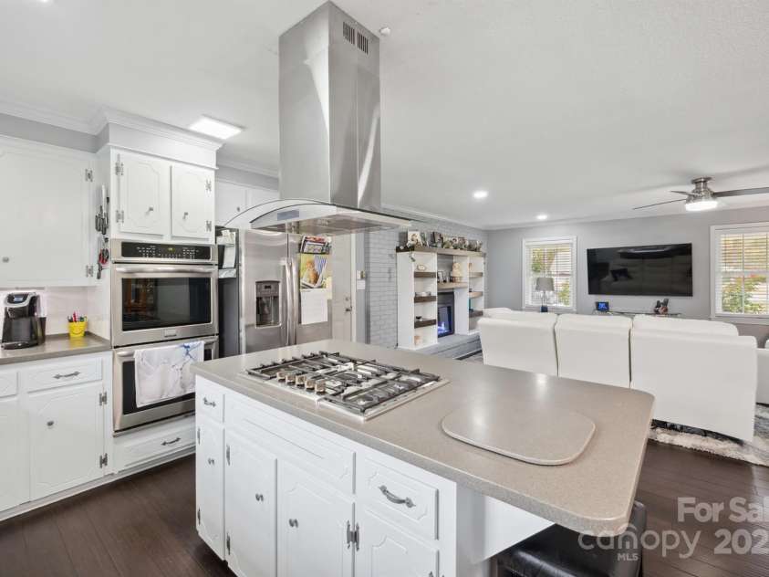 1926 Hopewell Church Road, Sherrills Ford, NC 28673.  MLS# CAR4196104, YatesRealty ID 18272. Upgraded Kitchen