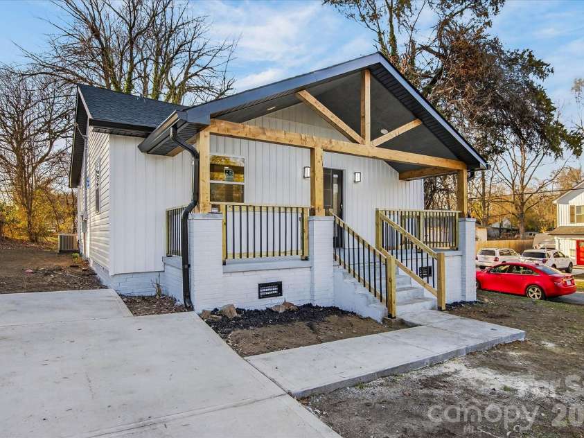 817 Mable Avenue, Kannapolis, NC 28083.  MLS# CAR4368902, YatesRealty ID 18272. 