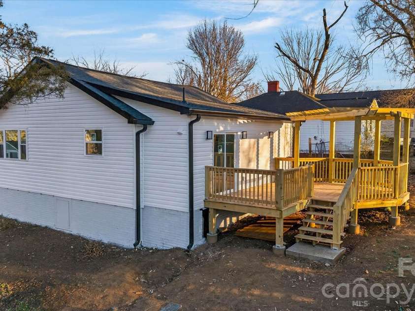 817 Mable Avenue, Kannapolis, NC 28083.  MLS# CAR4368902, YatesRealty ID 18272. 
