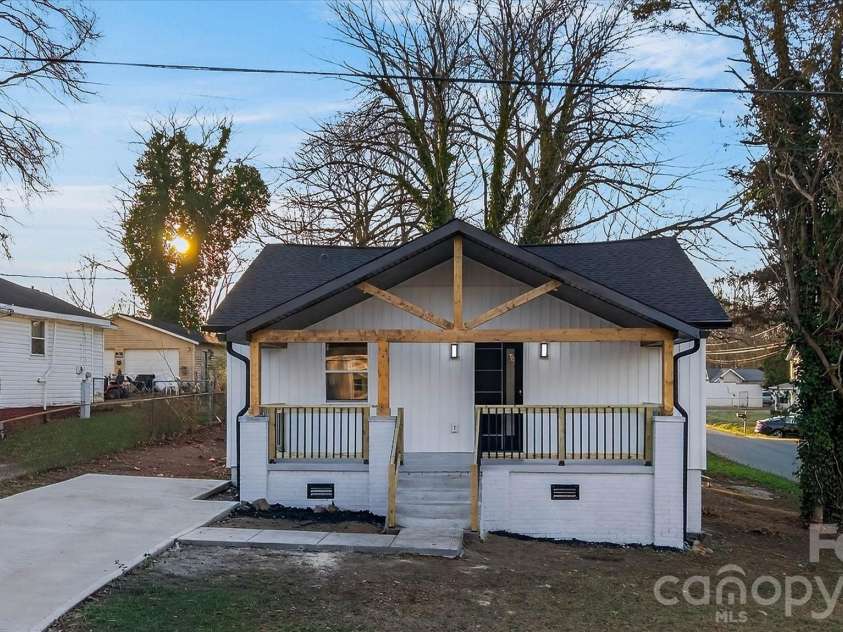 817 Mable Avenue, Kannapolis, NC 28083.  MLS# CAR4368902, YatesRealty ID 18272. 