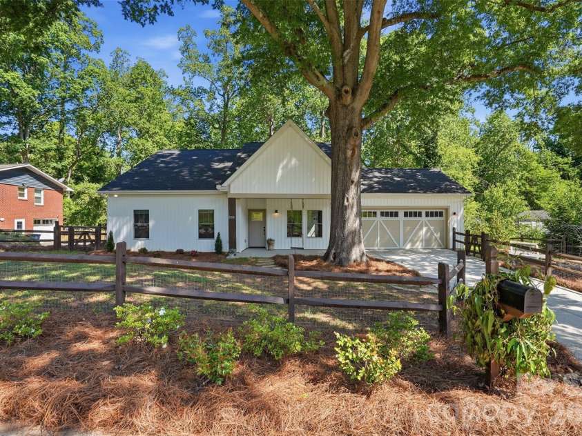 2113 Woodlawn Street, Kannapolis, NC 28083.  MLS# CAR4372659, YatesRealty ID 18273. 