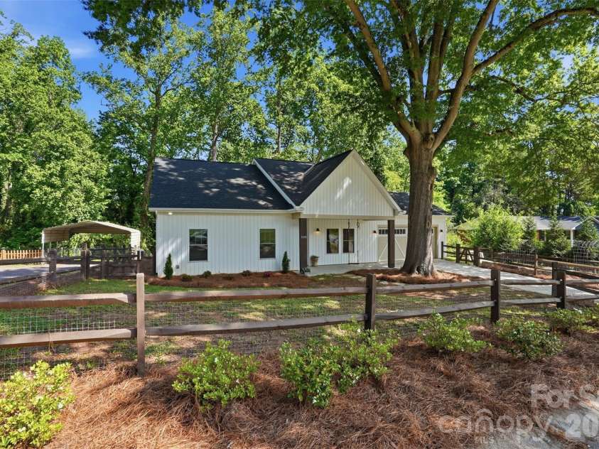 2113 Woodlawn Street, Kannapolis, NC 28083.  MLS# CAR4372659, YatesRealty ID 18273. 