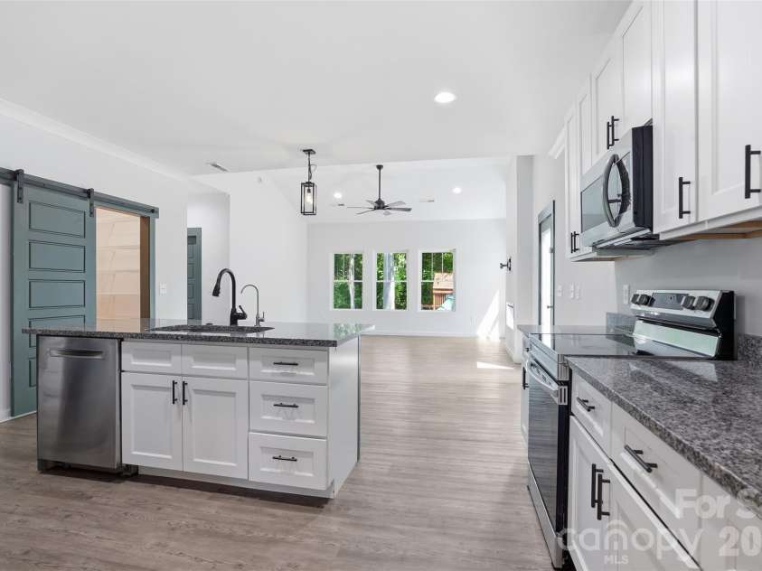 2113 Woodlawn Street, Kannapolis, NC 28083.  MLS# CAR4372659, YatesRealty ID 18273. 
