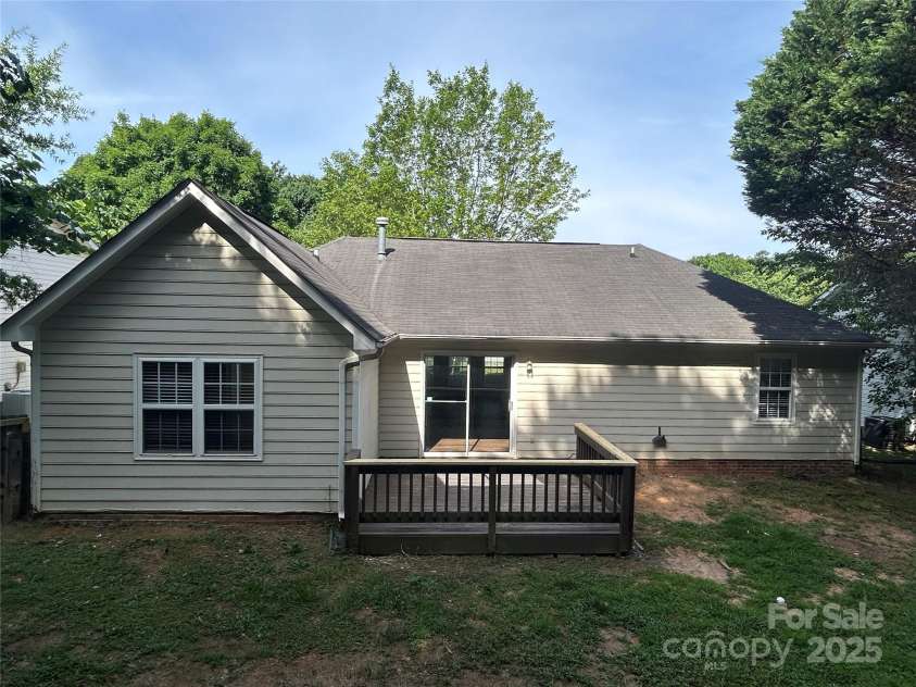 3124 Burkston Road, Charlotte, NC 28269.  MLS# CAR4263741, YatesRealty ID 18273. 