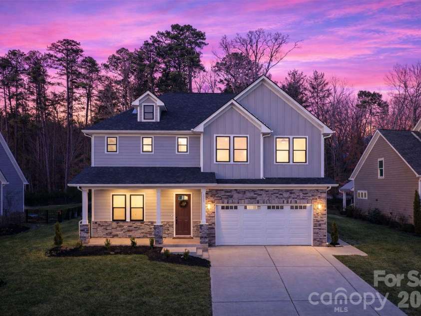 1207 39th Avenue, Hickory, NC 28601.  MLS# CAR4342457, YatesRealty ID 18274. 