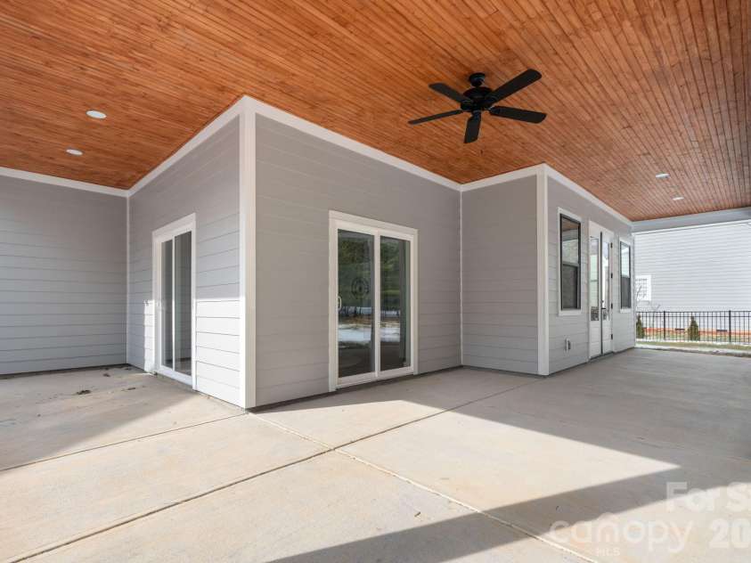 1207 39th Avenue, Hickory, NC 28601.  MLS# CAR4342457, YatesRealty ID 18274. 