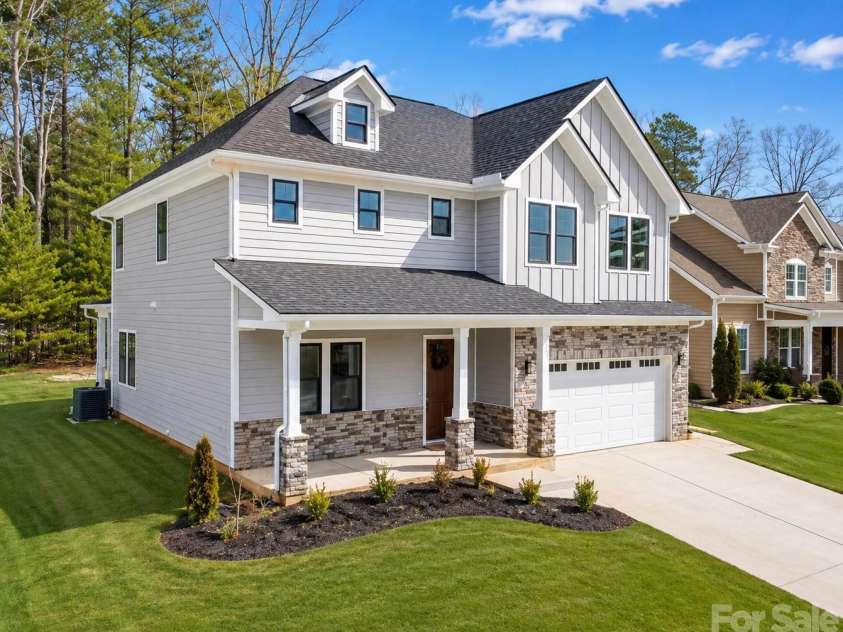 1207 39th Avenue, Hickory, NC 28601.  MLS# CAR4342457, YatesRealty ID 18274. 