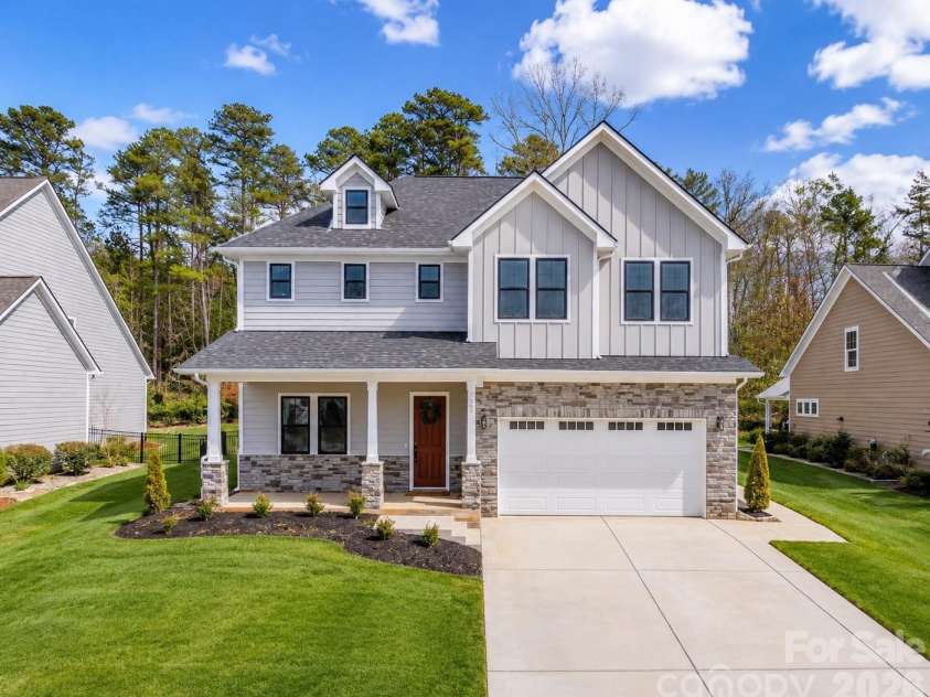 1207 39th Avenue, Hickory, NC 28601.  MLS# CAR4342457, YatesRealty ID 18274. 