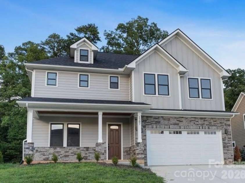 1207 39th Avenue, Hickory, NC 28601.  MLS# CAR4413840, YatesRealty ID 18274. 