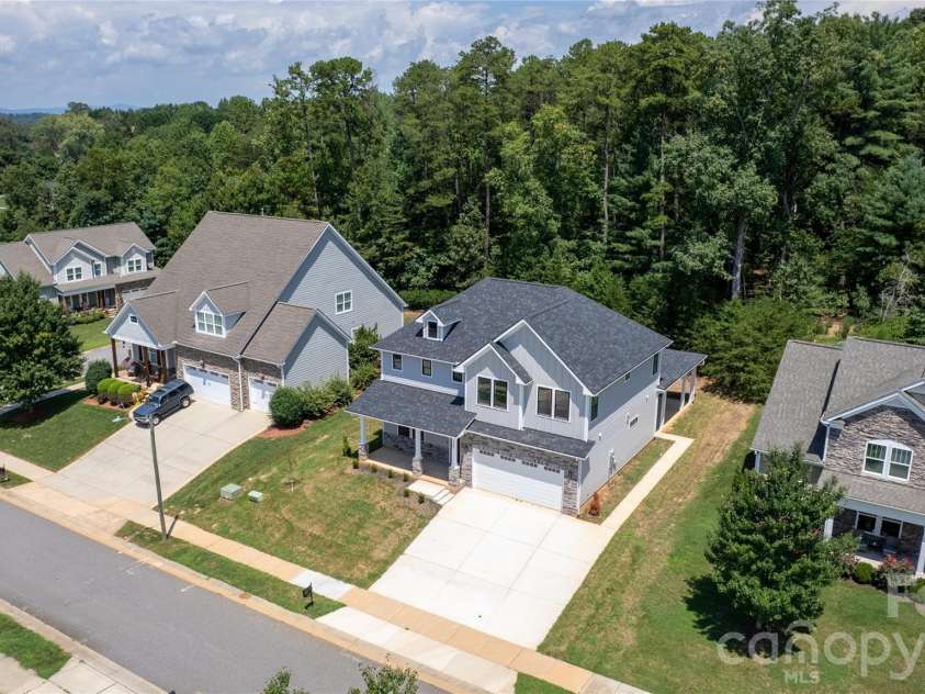 1207 39th Avenue, Hickory, NC 28601.  MLS# CAR4413840, YatesRealty ID 18274. 