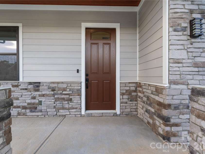 1207 39th Avenue, Hickory, NC 28601.  MLS# CAR4413840, YatesRealty ID 18274. 