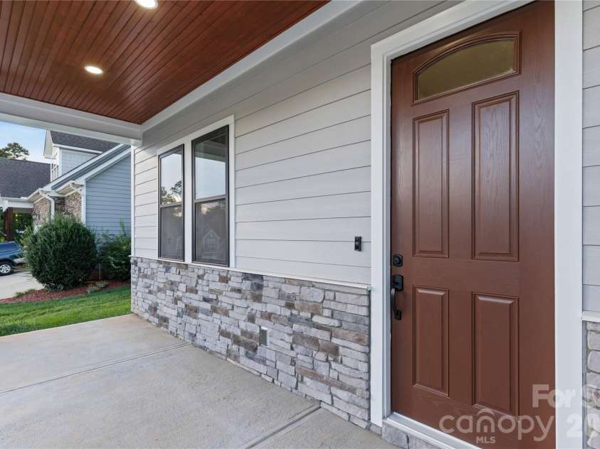 1207 39th Avenue, Hickory, NC 28601.  MLS# CAR4413840, YatesRealty ID 18274. 