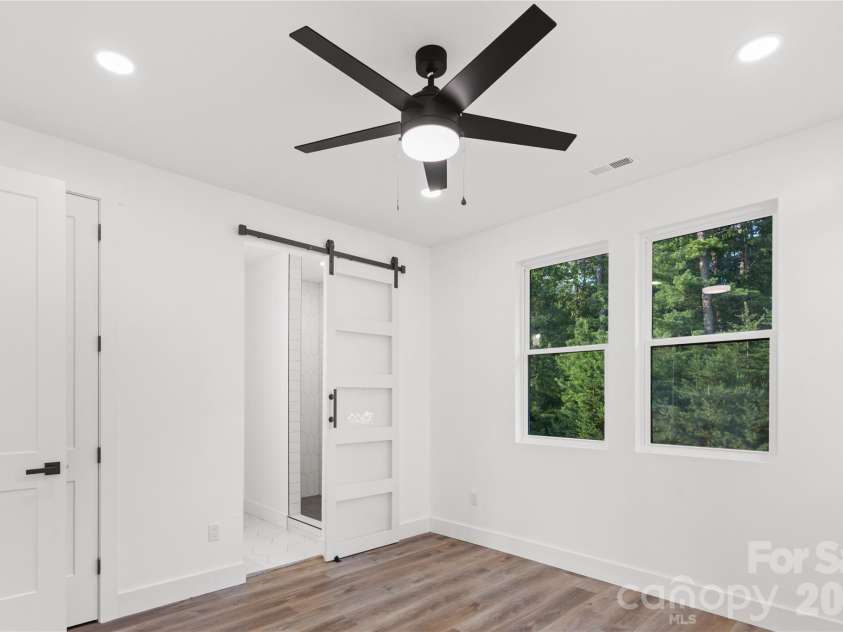 1207 39th Avenue, Hickory, NC 28601.  MLS# CAR4413840, YatesRealty ID 18274. 