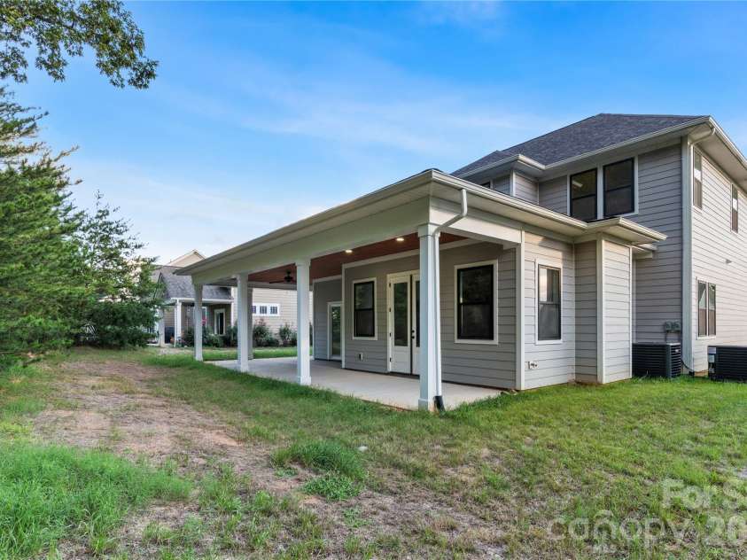 1207 39th Avenue, Hickory, NC 28601.  MLS# CAR4413840, YatesRealty ID 18274. 