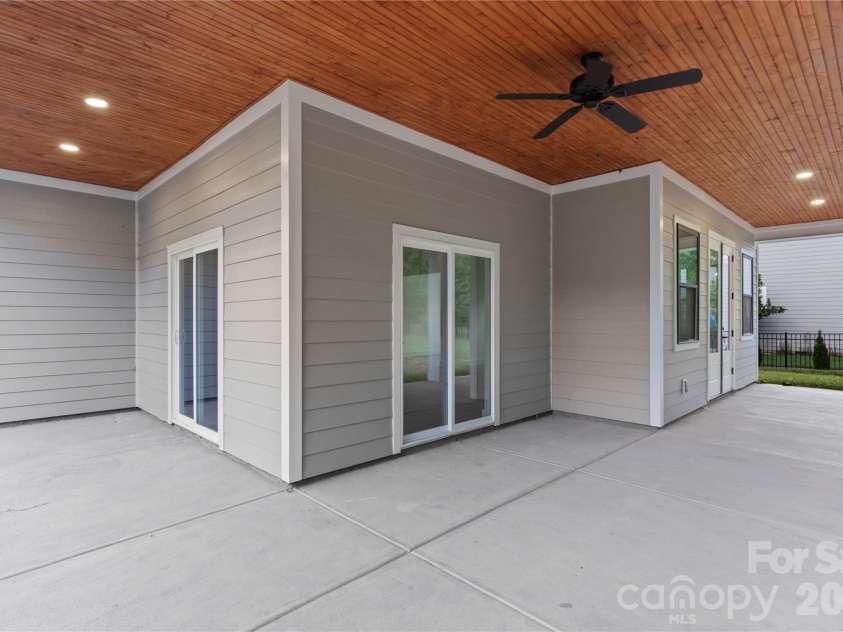1207 39th Avenue, Hickory, NC 28601.  MLS# CAR4413840, YatesRealty ID 18274. 