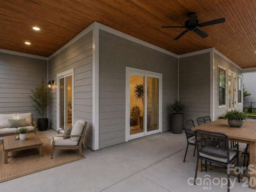 1207 39th Avenue, Hickory, NC 28601.  MLS# CAR4413840, YatesRealty ID 18274. Virtually Staged