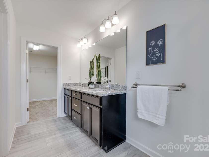 5836 Clan Maclaine Drive, Charlotte, NC 28278.  MLS# CAR4259944, YatesRealty ID 18274. Dual Vanities with Granite Countertops