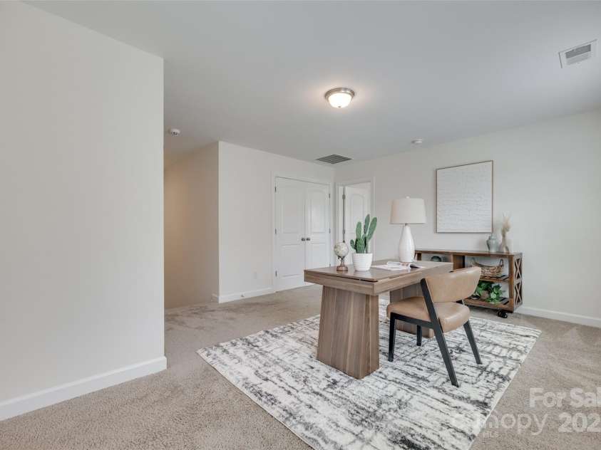 5836 Clan Maclaine Drive, Charlotte, NC 28278.  MLS# CAR4259944, YatesRealty ID 18274. Loft