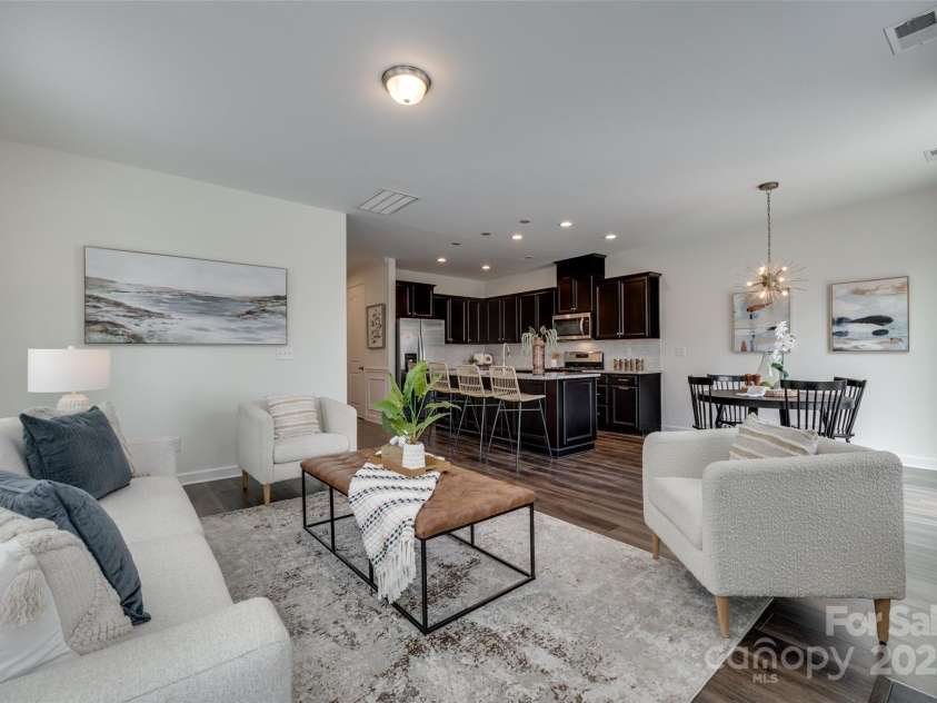 5836 Clan Maclaine Drive, Charlotte, NC 28278.  MLS# CAR4259944, YatesRealty ID 18274. Open Living Area