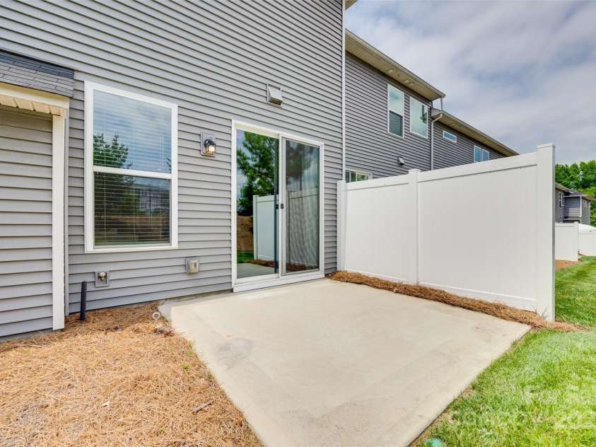 5836 Clan Maclaine Drive, Charlotte, NC 28278.  MLS# CAR4259944, YatesRealty ID 18274. Outside Patio