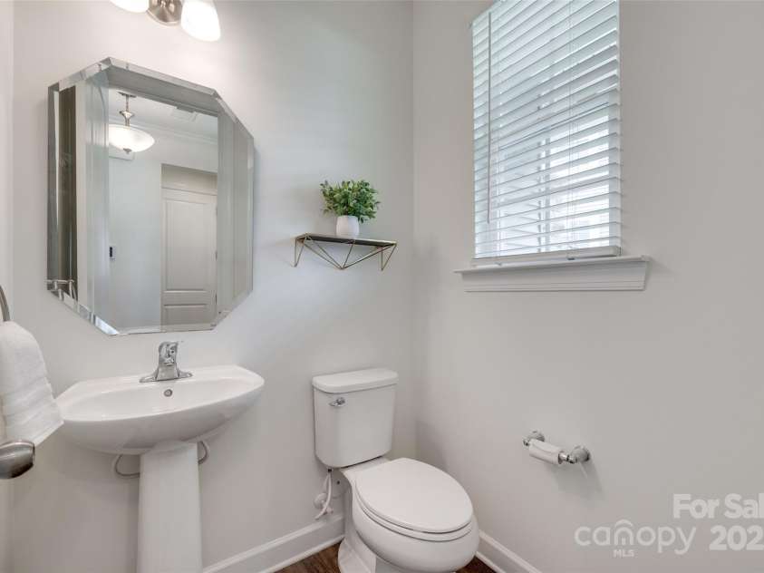 5836 Clan Maclaine Drive, Charlotte, NC 28278.  MLS# CAR4259944, YatesRealty ID 18274. Powder Bathroom