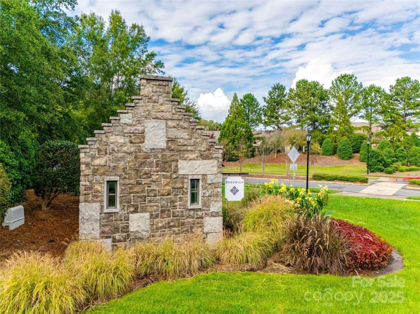 5836 Clan Maclaine Drive, Charlotte, NC 28278.  MLS# CAR4259944, YatesRealty ID 18274. Welcome to Berewick in the heart of Steele Creek!