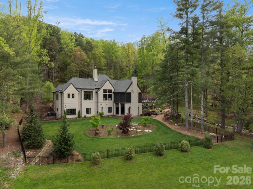41 Bear Flower Trail, Arden, NC 28704.  MLS# CAR4370529, YatesRealty ID 18276. 
