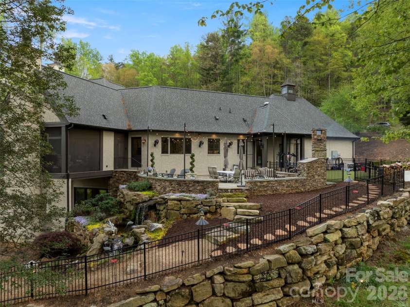 41 Bear Flower Trail, Arden, NC 28704.  MLS# CAR4370529, YatesRealty ID 18276. 