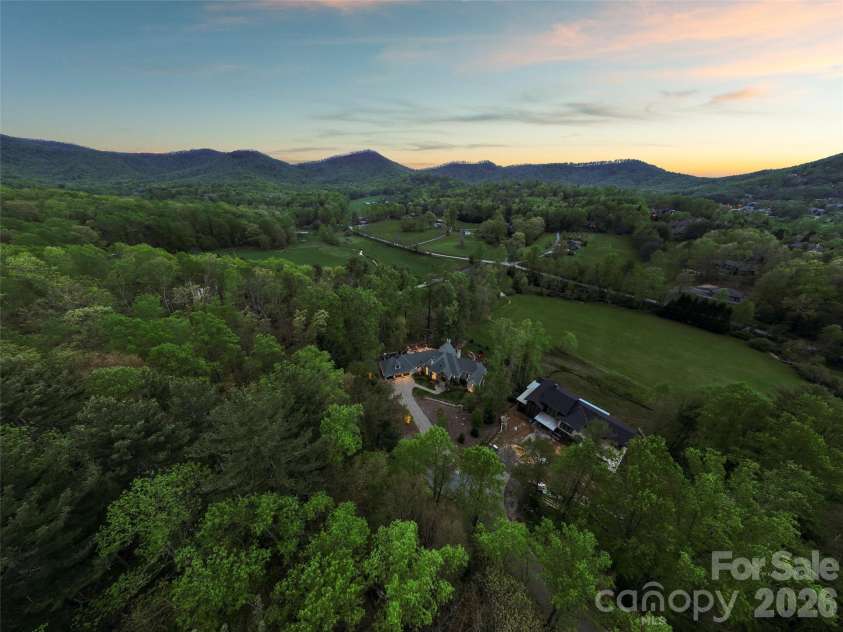 41 Bear Flower Trail, Arden, NC 28704.  MLS# CAR4370529, YatesRealty ID 18276. 
