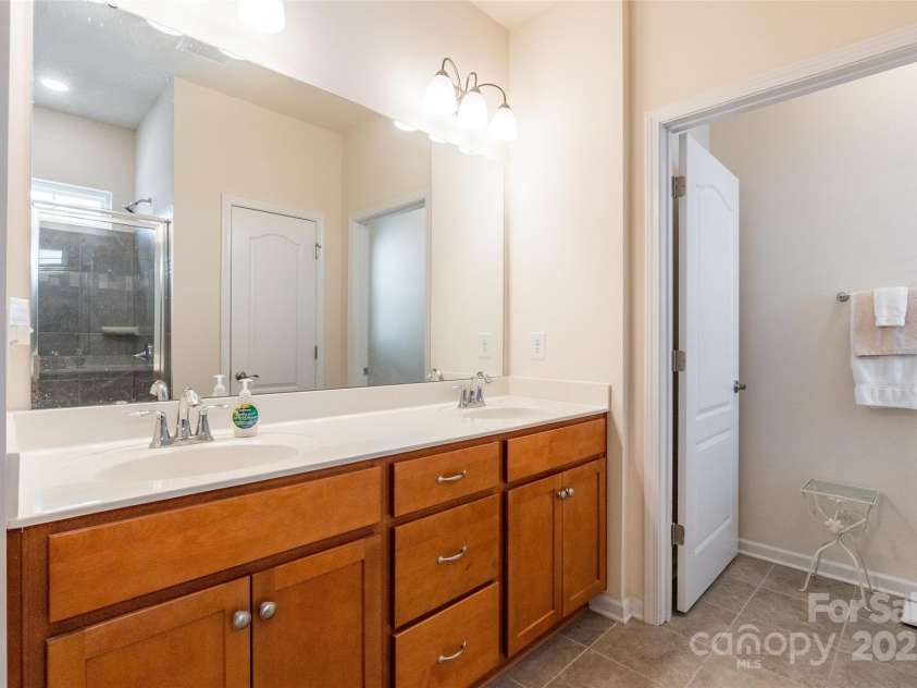 640 Mackenzie Falls Drive, Fort Mill, SC 29715.  MLS# CAR4257536, YatesRealty ID 18276. 