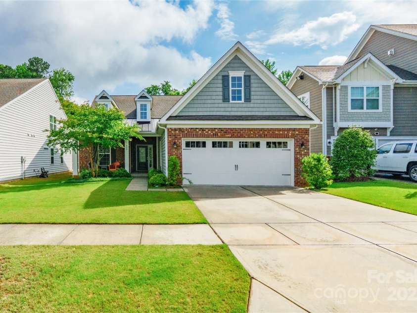 640 Mackenzie Falls Drive, Fort Mill, SC 29715.  MLS# CAR4257536, YatesRealty ID 18276. 