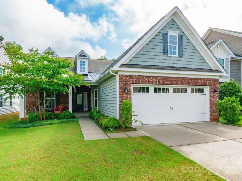 640 Mackenzie Falls Drive, Fort Mill, SC 29715.  MLS# CAR4257536, YatesRealty ID 18276. 