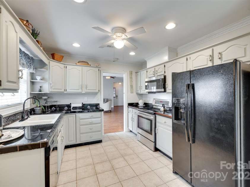 2915 Cherry Blossom Court, Fort Mill, SC 29715.  MLS# CAR4256595, YatesRealty ID 18277. 