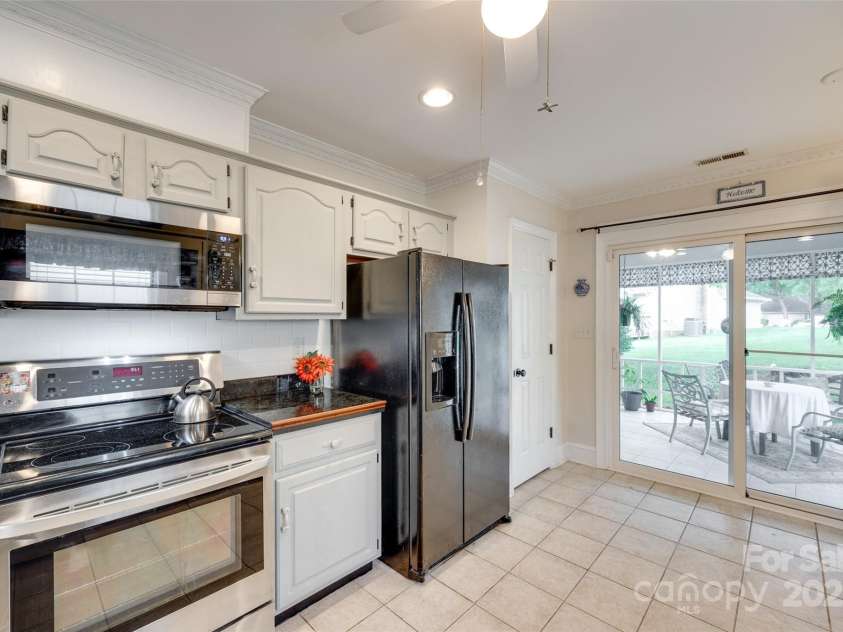2915 Cherry Blossom Court, Fort Mill, SC 29715.  MLS# CAR4256595, YatesRealty ID 18277. 