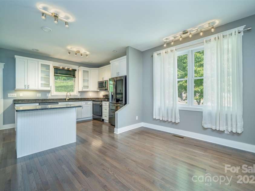 21 Bryant Street, Asheville, NC 28806.  MLS# CAR4255456, YatesRealty ID 18278. 