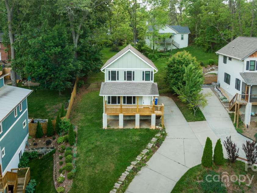 21 Bryant Street, Asheville, NC 28806.  MLS# CAR4255456, YatesRealty ID 18278. 