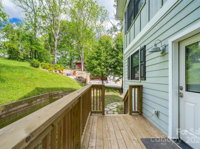 21 Bryant Street, Asheville, NC 28806.  MLS# CAR4255456, YatesRealty ID 18278. 