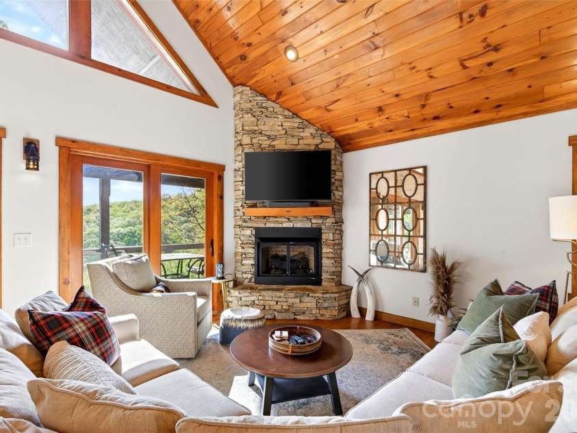 965 Grandview Peaks Drive, Nebo, NC 28761.  MLS# CAR4372077, YatesRealty ID 18278. 