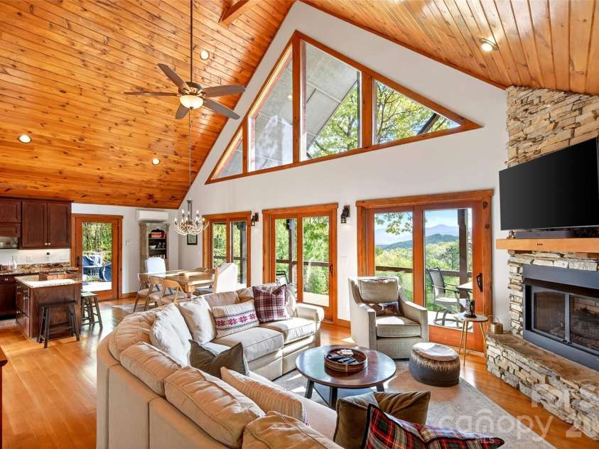 965 Grandview Peaks Drive, Nebo, NC 28761.  MLS# CAR4372077, YatesRealty ID 18278. 