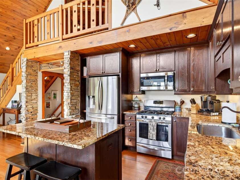 965 Grandview Peaks Drive, Nebo, NC 28761.  MLS# CAR4372077, YatesRealty ID 18278. 